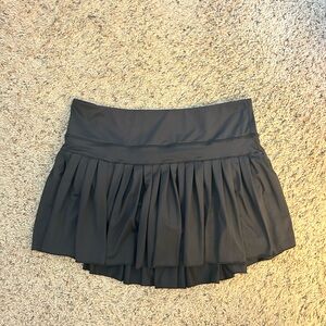 Black Gold Hinge pleated tennis skirt. Size L. Great condition!